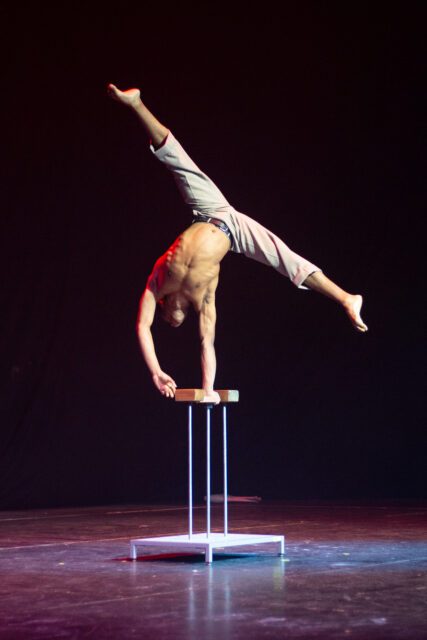 2023 09 MOYA Handstand (1 of 1)